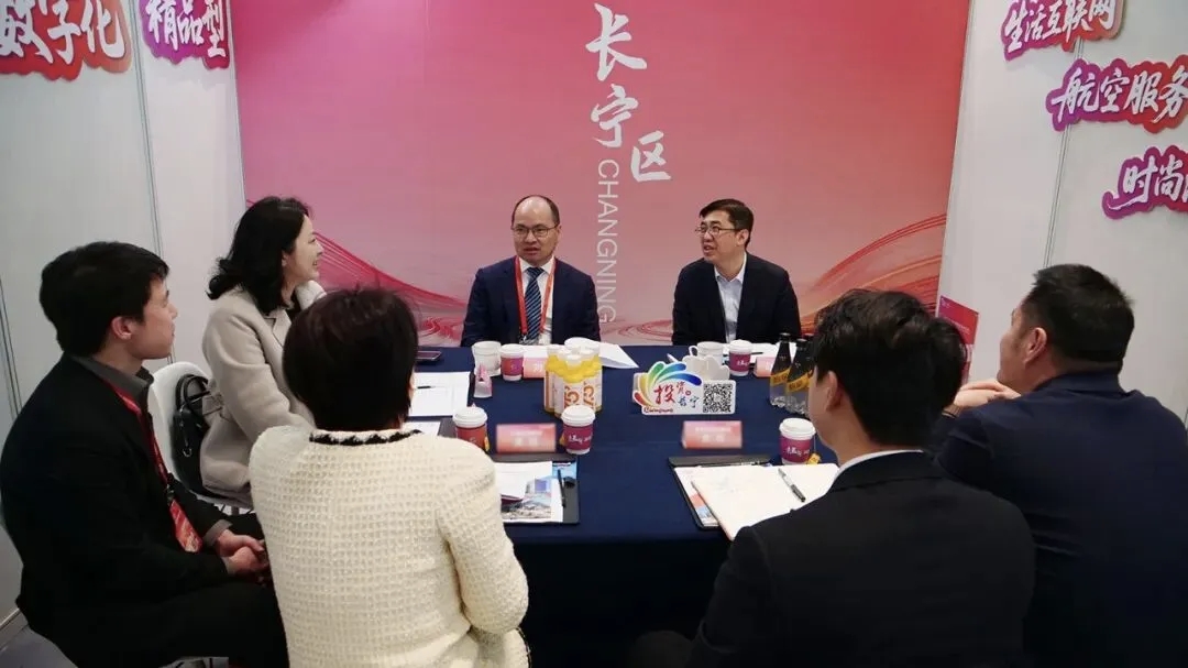 区领导与企业负责人面对面，共商合作新机遇