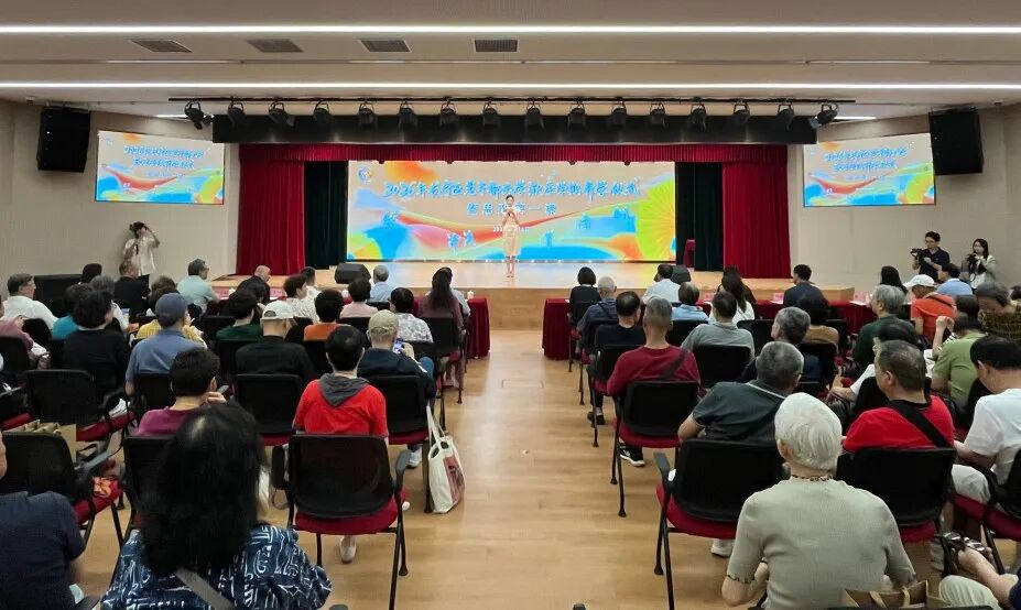 秋日开课，长宁老同志化身“银发领读人”