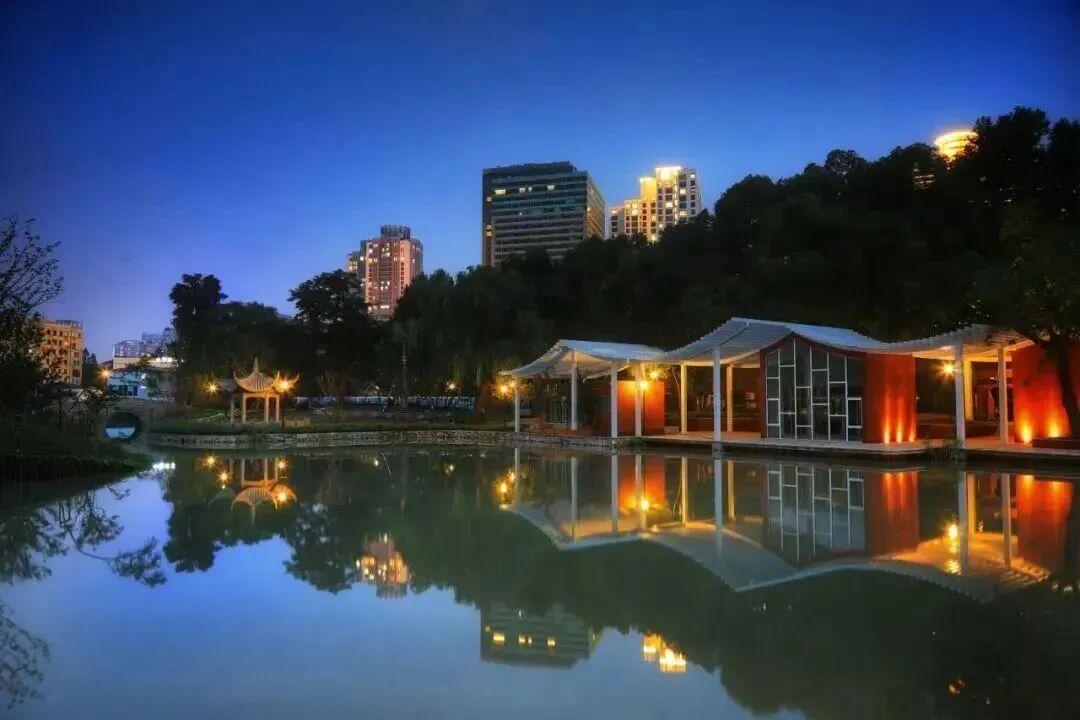 长宁24小时开放的公园，是夏夜遛弯的好去处｜长宁好白相