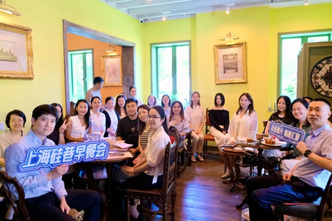 咖啡馆里开晨会！愚园路网红店里企业现场“点菜”，金融机构“端菜上门”
