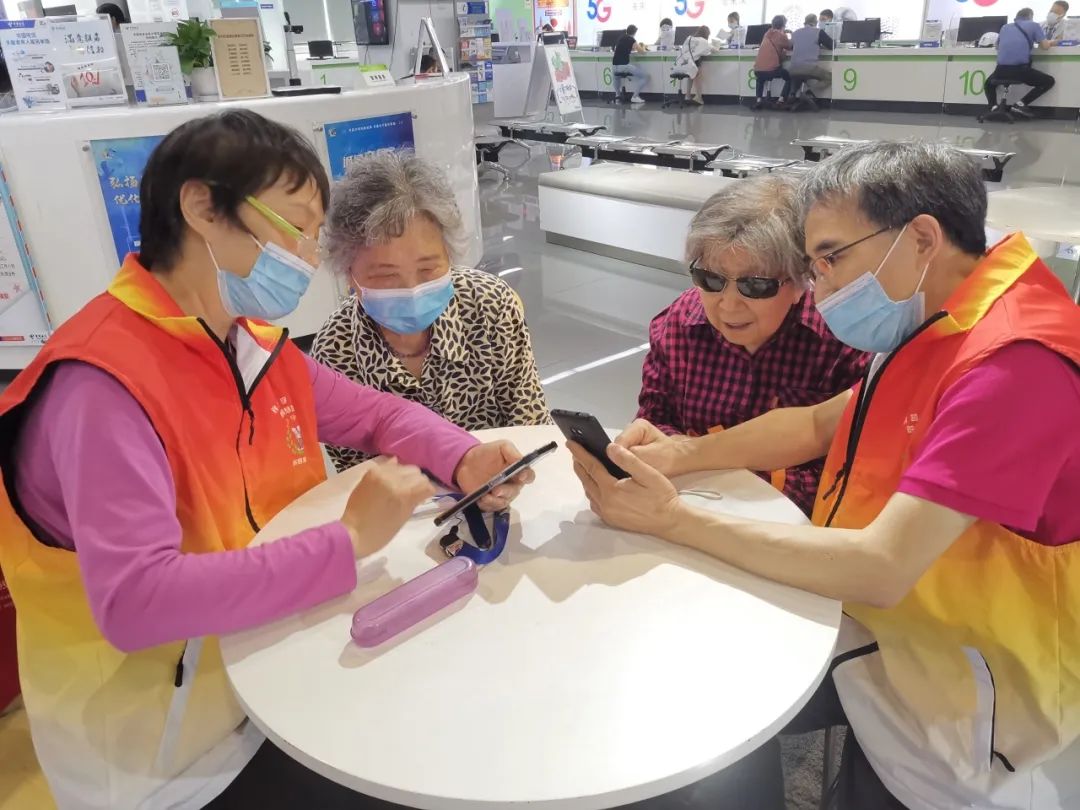 谁说退休只能带娃？这三位阿姨爷叔活成了“乐龄顶流”