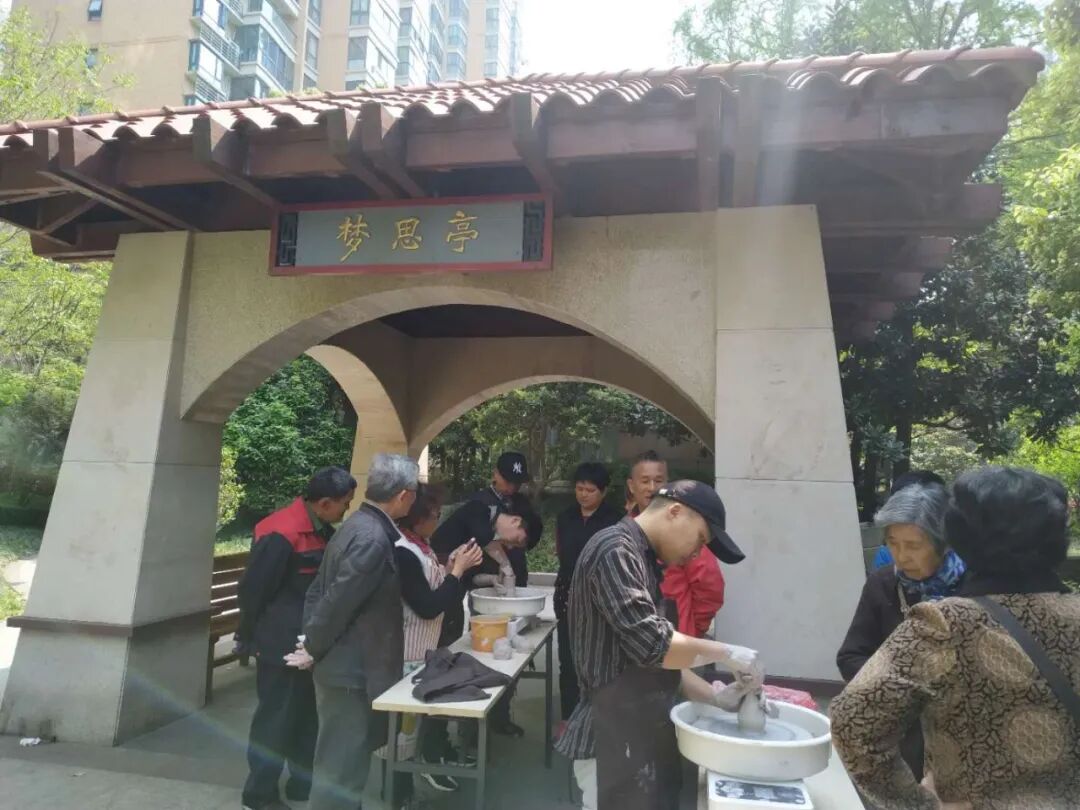 长宁小区里的五座凉亭，撬动家园焕新蝶变