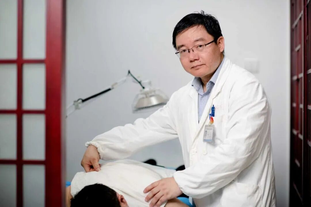 石向东，全国岗位学雷锋标兵