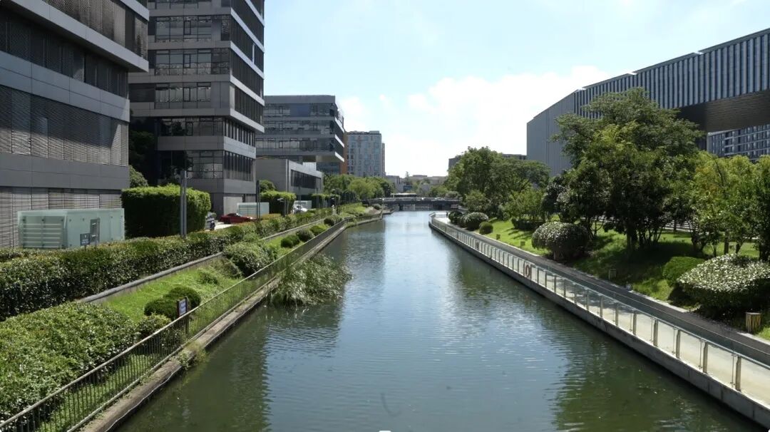 滨水步道临空段尚有断点，市民盼全线贯通尽览水岸美景