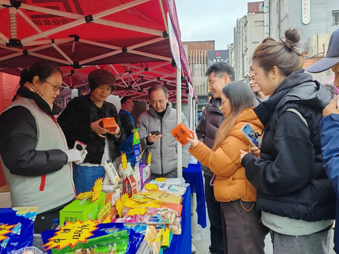 今天，长宁人这样“学雷锋”