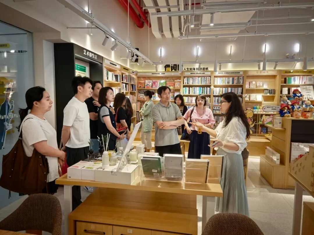 他们用阅读，为千家万户搭起爱的桥梁