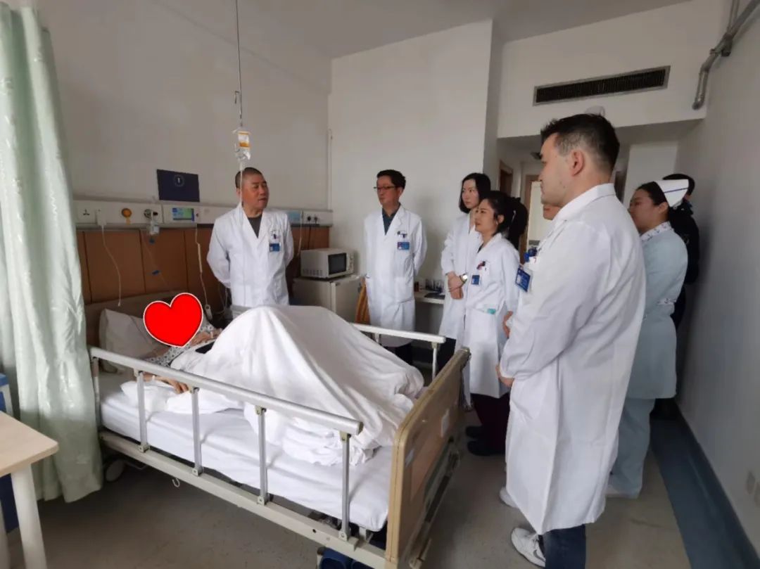 和普外甲乳外科联合病房相隔一层的,是海军特色医学中心与长海医院