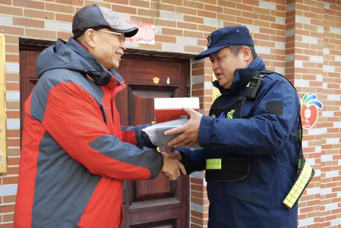 长宁的他们，收到了防寒物资……