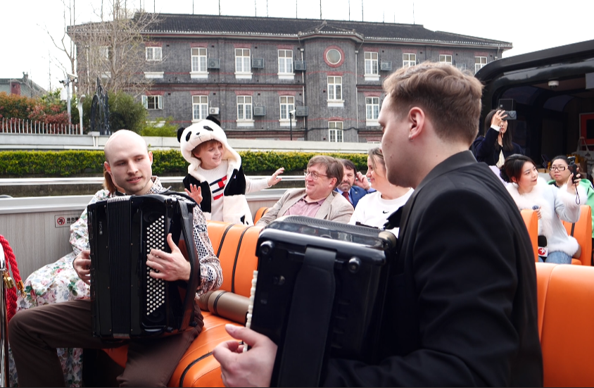 苏河美景邂逅手风琴音！长宁的春天在优美的旋律中奏响