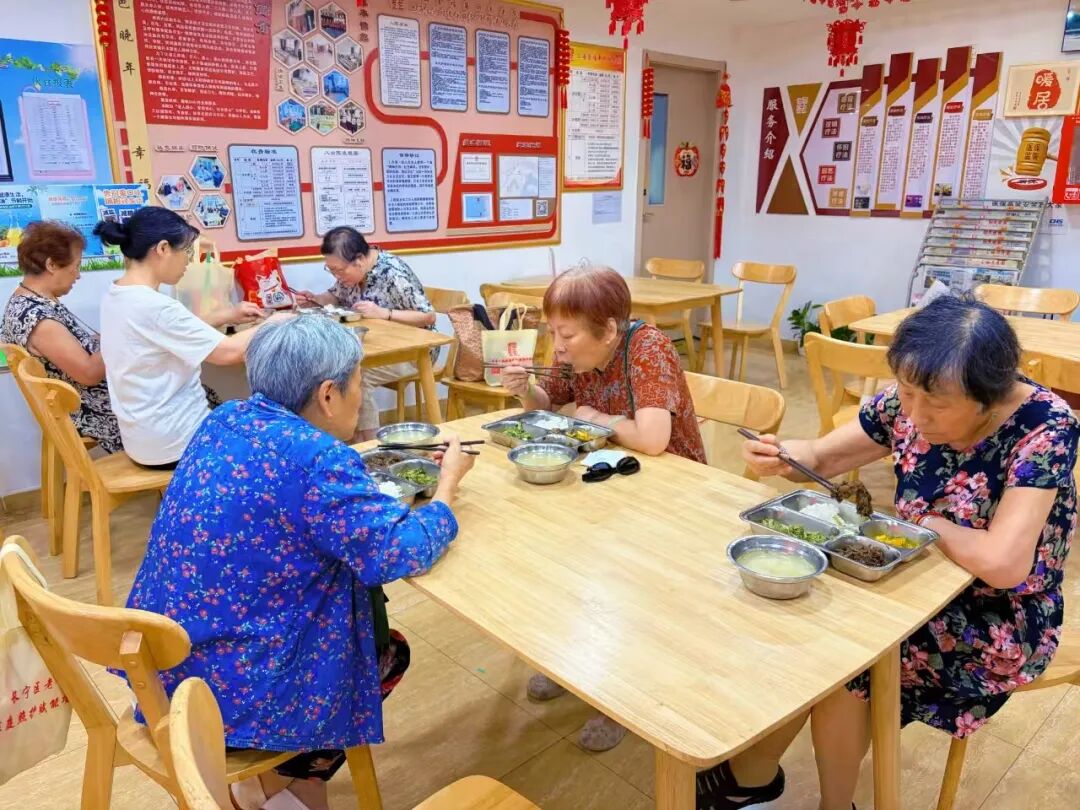 养老院里上大学？跟着“宁宁”探访长宁智慧养老