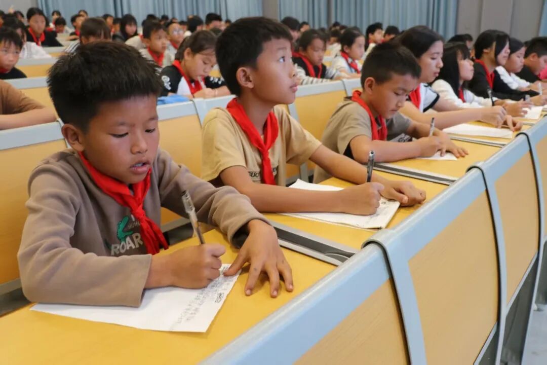 从长宁到边陲，这堂千里“云端课”让孩子们的心里有了光