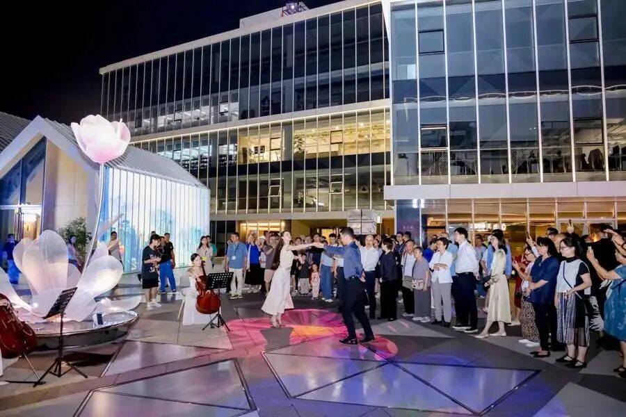 上海荟聚这些光影艺术装置完整留存