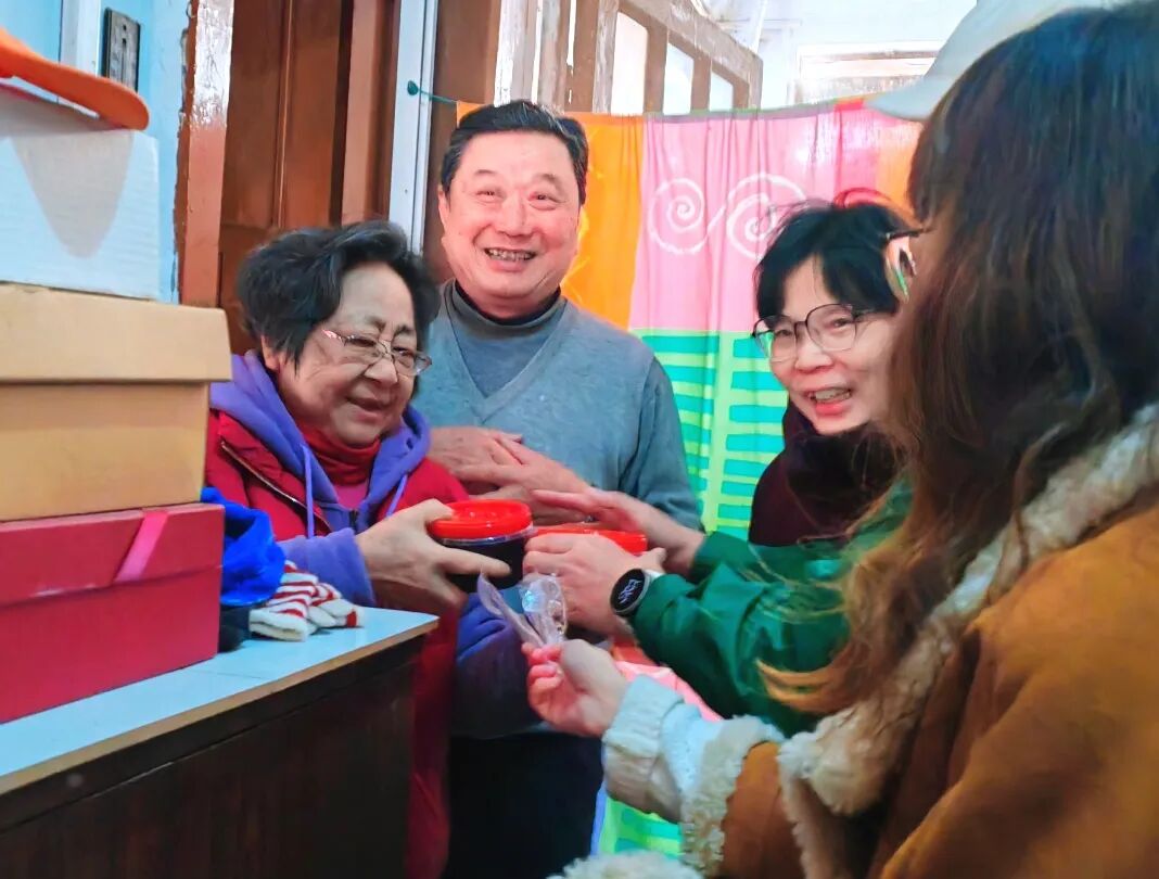 粥暖腊八，愚园路街区拉开冬日温暖派送序幕