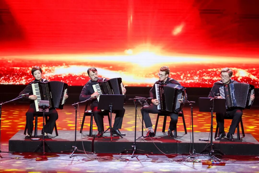 顶尖艺术家登台献艺！手风琴奏响长宁春日长卷