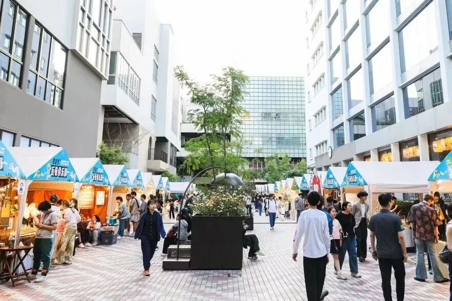 既有“烟火气”又有“时尚感”！上生·新所里的这道独特风景，成为引流招牌