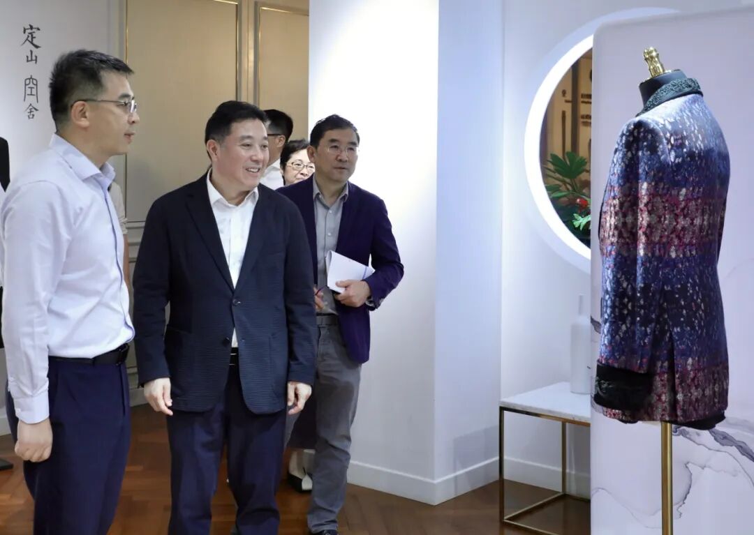区委书记孔福安走访东方国际集团