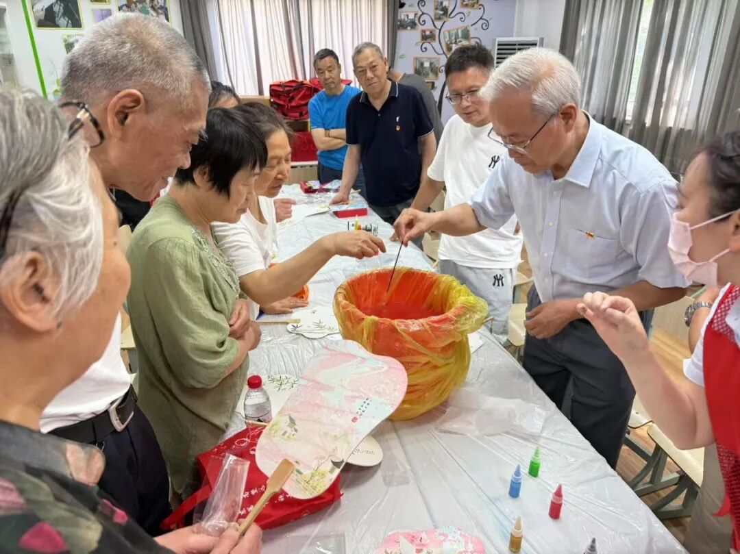 社区活动室变身“避暑站”，居民直呼“太赞了”