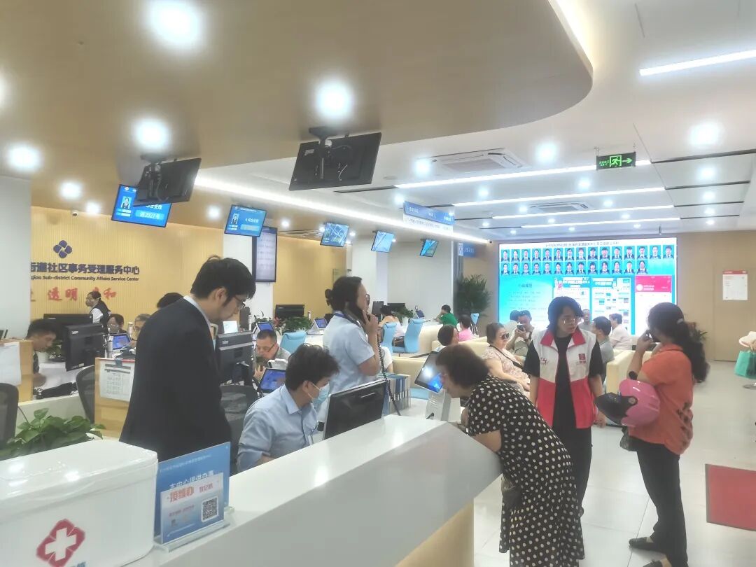集中参保办理人员骤增，他们这样应对……