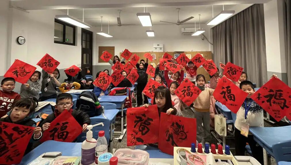 江苏路街道爱心寒托班化身“新春游园会”