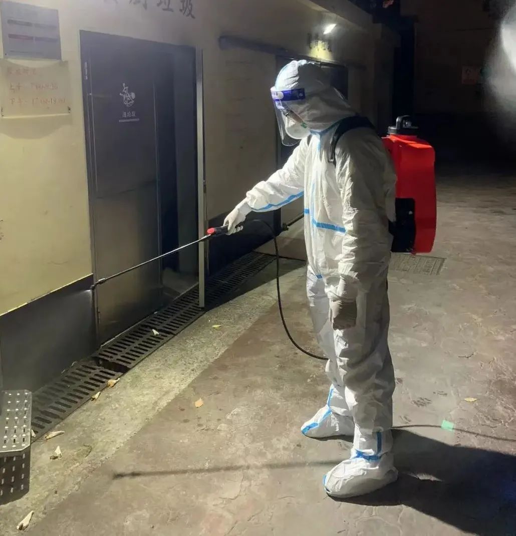 确保不留死角!华阳路街道开展全面消杀工作__上海长宁门户网站