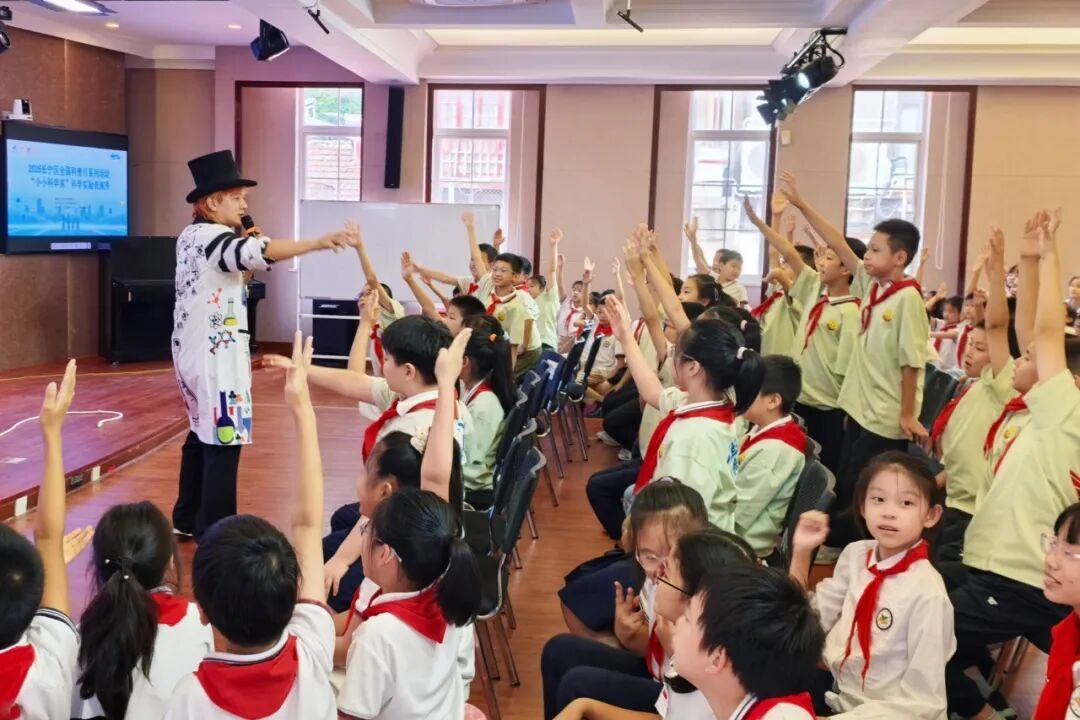 科技感拉满！“硅巷少年”的科普盛宴太酷啦