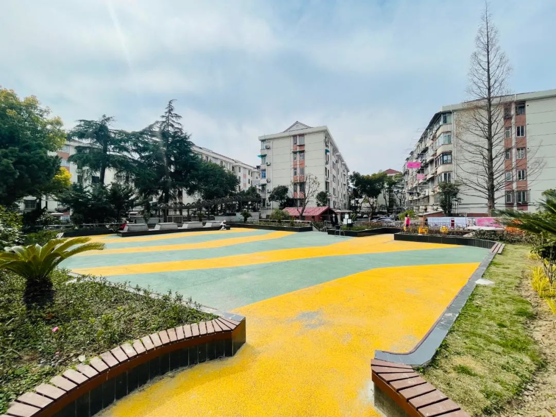 公共空间改造纳入街道的"微更新"项目中,计划增加这块区域的休闲活动